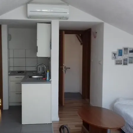 Mime - Small House Apartman