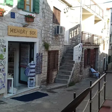 Mime - Small House Βόντιτσε