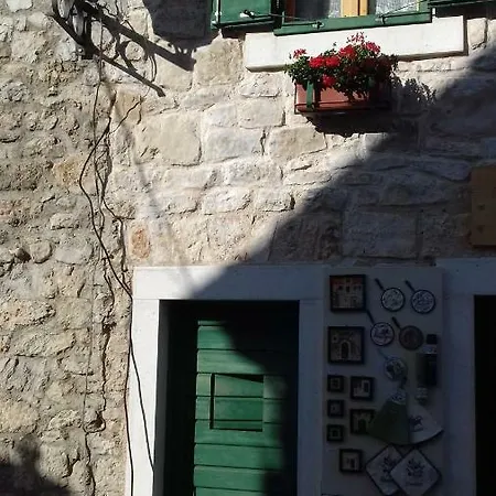 Mime - Small House * Vodice