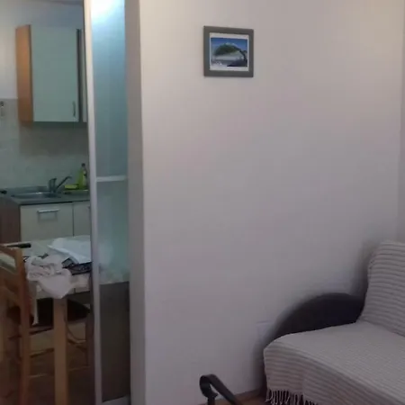Apartment Mime