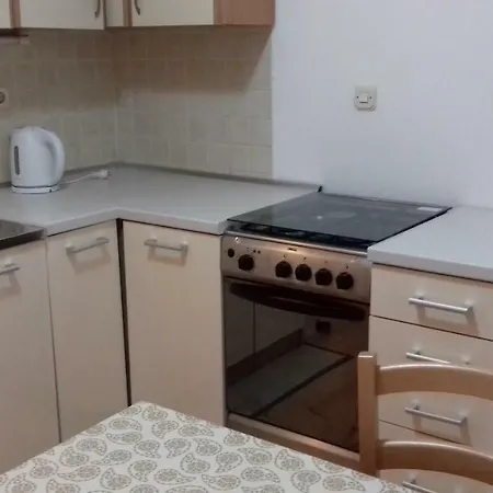 Apartment Mime *